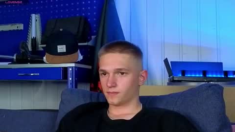 Snapshot of dustyn_fox chatting on October 2025 04:50:01 PM Dustyn online show from October 2025 04:50:01 PM