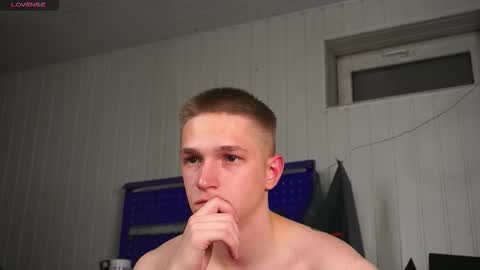 Snapshot of dustyn_fox chatting on October 2025 04:29:02 PM Dustyn online show from October 2025 04:29:02 PM