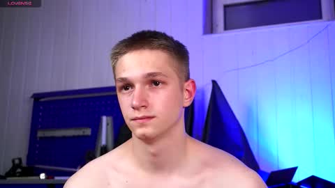 Snapshot of dustyn_fox chatting on October 2025 03:35:02 PM Dustyn online show from October 2025 03:35:02 PM