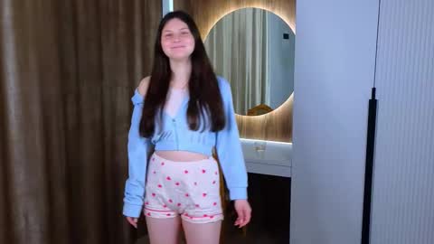 Alline online show from November 2025 02:28:02 AM