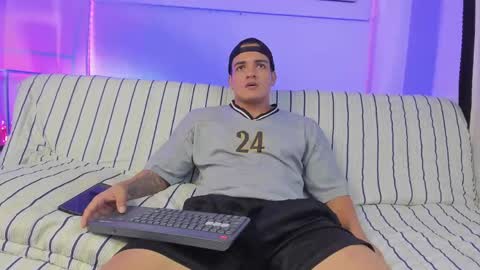 dwayne_esteven10 online show from May 2026 08:50:02 PM