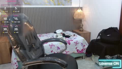 dyla_n18_ online show from October 2025 09:45:01 PM