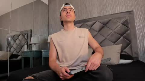 Snapshot of dylan_cross_ chatting on September 2025 11:24:02 AM Dylan online show from September 2025 11:24:02 AM