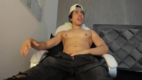 Snapshot of dylan_cross_ chatting on September 2025 12:10:01 PM Dylan online show from September 2025 12:10:01 PM