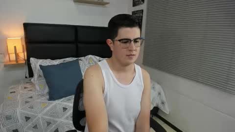  DYLAN SANTIAGO  online show from December 2025 07:54:02 PM