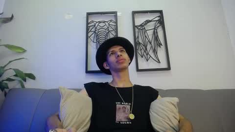 Snapshot of dylan_scotts chatting on October 2025 08:15:01 PM dylan_scotts online show from October 2025 08:15:01 PM