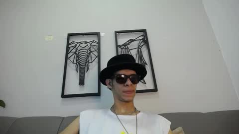 Snapshot of dylan_scotts chatting on October 2025 08:17:01 PM dylan_scotts online show from October 2025 08:17:01 PM