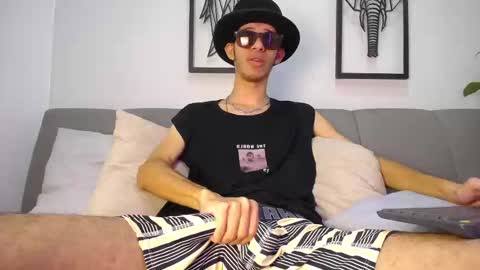 Snapshot of dylan_scotts chatting on October 2025 09:50:02 PM dylan_scotts online show from October 2025 09:50:02 PM