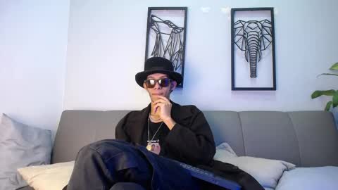 Snapshot of dylan_scotts chatting on October 2025 09:54:01 AM dylan_scotts online show from October 2025 09:54:01 AM