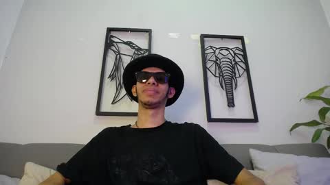 Snapshot of dylan_scotts chatting on October 2025 08:10:01 PM dylan_scotts online show from October 2025 08:10:01 PM