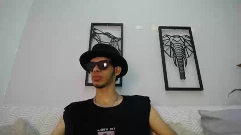 Snapshot of dylan_scotts chatting on November 2025 09:39:01 PM dylan_scotts online show from November 2025 09:39:01 PM