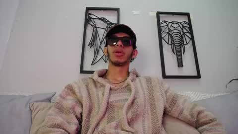 Snapshot of dylan_scotts chatting on November 2025 09:05:02 PM dylan_scotts online show from November 2025 09:05:02 PM