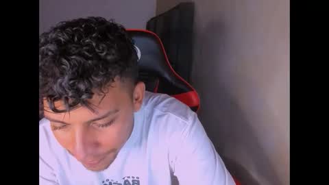 Snapshot of dylan_yvt chatting on December 2025 11:00:02 PM yohe online show from December 2025 11:00:02 PM