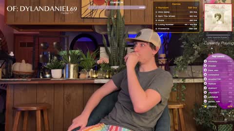 Snapshot of dylandaniel69 chatting on December 2024 11:47:01 PM Dylan Daniel 7.8 online show from December 2024 11:47:01 PM