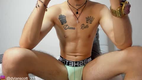 dylanscott_106 online show from September 2025 05:56:02 PM