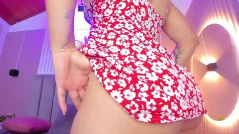 Snapshot of dyvis_22 chatting on February 2025 05:25:02 PM Juana online show from February 2025 05:25:02 PM