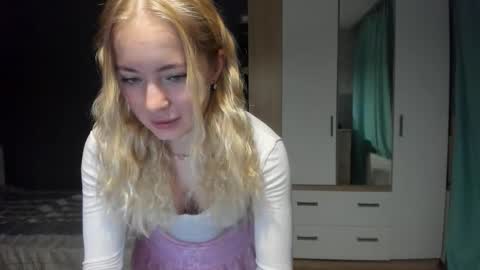 Snapshot of e___lisa chatting on December 2025 04:08:01 AM fansly - yourbestbaby online show from December 2025 04:08:01 AM