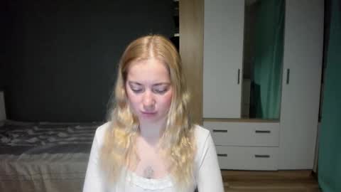 Snapshot of e___lisa chatting on December 2025 03:58:02 AM fansly - yourbestbaby online show from December 2025 03:58:02 AM