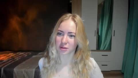 Snapshot of e___lisa chatting on January 2026 04:07:02 AM fansly - yourbestbaby online show from January 2026 04:07:02 AM