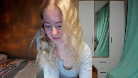 Snapshot of e___lisa chatting on January 2026 04:17:02 AM fansly - yourbestbaby online show from January 2026 04:17:02 AM