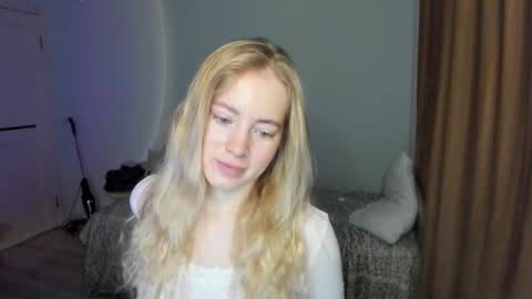 Snapshot of e___lisa chatting on February 2026 04:10:01 AM fansly - yourbestbaby online show from February 2026 04:10:01 AM