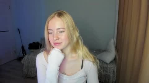 Snapshot of e___lisa chatting on February 2026 06:40:02 AM fansly - yourbestbaby online show from February 2026 06:40:02 AM