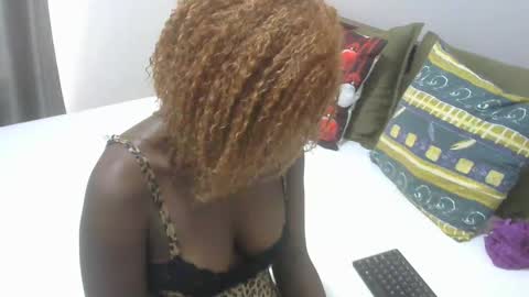 Snapshot of east_queen chatting on December 2024 10:43:01 AM east_queen online show from December 2024 10:43:01 AM