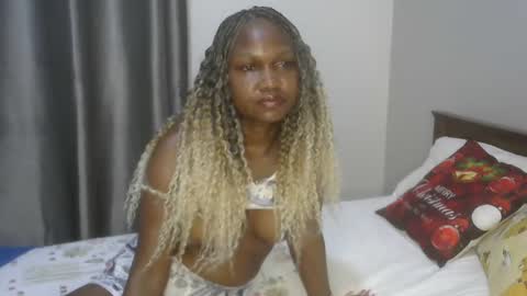 Snapshot of east_queen chatting on December 2024 06:45:02 PM east_queen online show from December 2024 06:45:02 PM