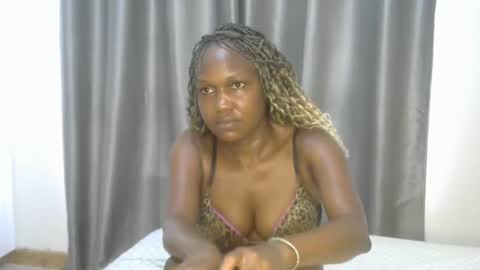 Snapshot of east_queen chatting on January 2025 05:59:01 AM east_queen online show from January 2025 05:59:01 AM