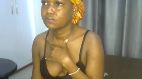 Snapshot of east_queen chatting on January 2025 08:52:01 AM east_queen online show from January 2025 08:52:01 AM
