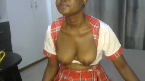 Snapshot of east_queen chatting on February 2025 09:40:02 AM east_queen online show from February 2025 09:40:02 AM