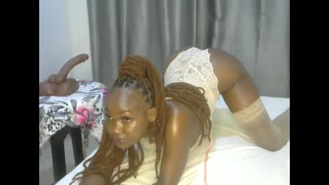 Snapshot of east_queen chatting on February 2025 04:32:01 PM east_queen online show from February 2025 04:32:01 PM