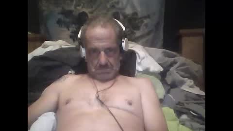 Snapshot of easye4015 chatting on October 2025 10:51:01 AM Easye online show from October 2025 10:51:01 AM