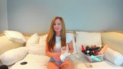 Snapshot of eatmygingersnapps chatting on September 2025 02:38:01 PM Allison online show from September 2025 02:38:01 PM