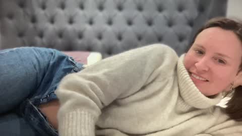 Nadia Ferreira  online show from January 2025 09:15:01 PM