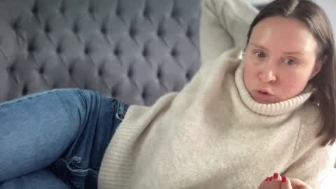 Nadia Ferreira  online show from January 2025 11:15:02 AM