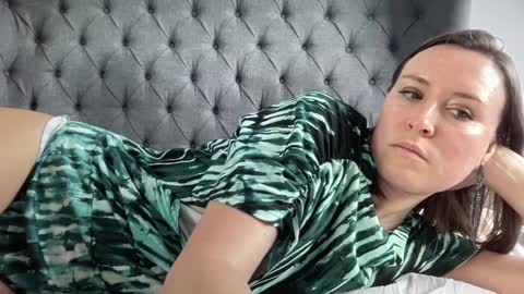 Nadia Ferreira  online show from March 2025 10:00:02 AM