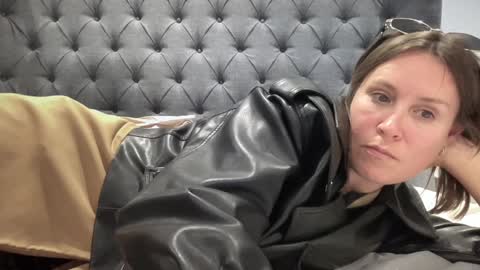 Nadia Ferreira  online show from October 2025 07:13:01 PM