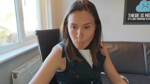 Nadia Ferreira  online show from June 2026 07:01:02 PM