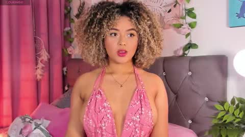 Snapshot of ebony_curly2 chatting on March 2026 10:17:02 PM isa online show from March 2026 10:17:02 PM