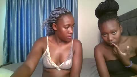 Snapshot of ebony_doll11 chatting on November 2025 06:25:01 AM melons online show from November 2025 06:25:01 AM