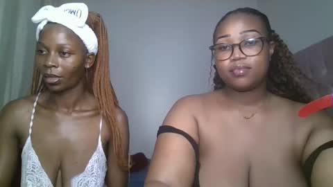 Snapshot of ebony_doll11 chatting on November 2025 09:18:01 PM melons online show from November 2025 09:18:01 PM
