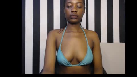 Snapshot of ebony_petitequeen chatting on October 2025 07:50:01 AM Ella online show from October 2025 07:50:01 AM