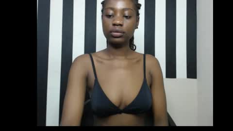 Snapshot of ebony_petitequeen chatting on November 2025 11:31:01 AM Ella online show from November 2025 11:31:01 AM