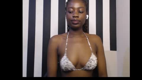 Snapshot of ebony_petitequeen chatting on November 2025 11:43:02 AM Ella online show from November 2025 11:43:02 AM