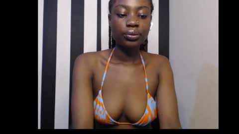 Snapshot of ebony_petitequeen chatting on November 2025 11:32:01 AM Ella online show from November 2025 11:32:01 AM