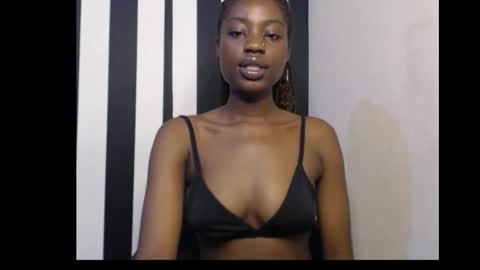 Snapshot of ebony_petitequeen chatting on November 2025 11:36:02 PM Ella online show from November 2025 11:36:02 PM