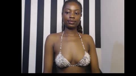 Snapshot of ebony_petitequeen chatting on November 2025 01:18:02 PM Ella online show from November 2025 01:18:02 PM