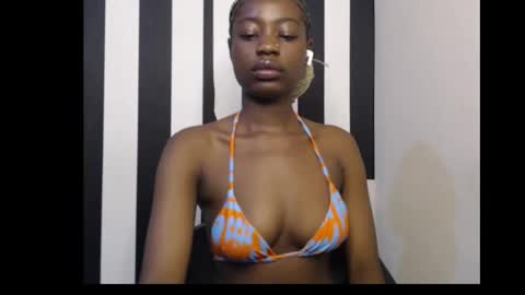 Snapshot of ebony_petitequeen chatting on November 2025 09:30:01 AM Ella online show from November 2025 09:30:01 AM