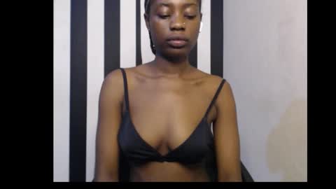 Snapshot of ebony_petitequeen chatting on December 2025 10:46:02 AM Ella online show from December 2025 10:46:02 AM